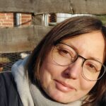 Ich bin sehr zufrieden mit dem Paket und auch mit dem vorherigen Vorgang bzgl. Fotos und Fragebogen. Die liebevolle und persönliche Gestaltung (mit Fotos etc.) des Exposés hat mir sehr gefallen. Ich werde es drucken und binden lassen , um es zur Inspiration immer griffbereit zu haben. Die Analyse ist sehr verständlich und ich werde dadurch bestimmt einen anderen Blick für Farben haben, die mir besser stehen. - Nadine